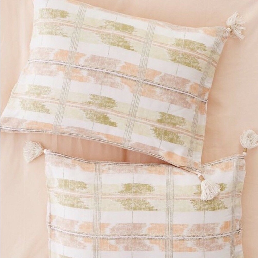💯New Urban Outfitters Leigh Tassel Ikat Sham Set